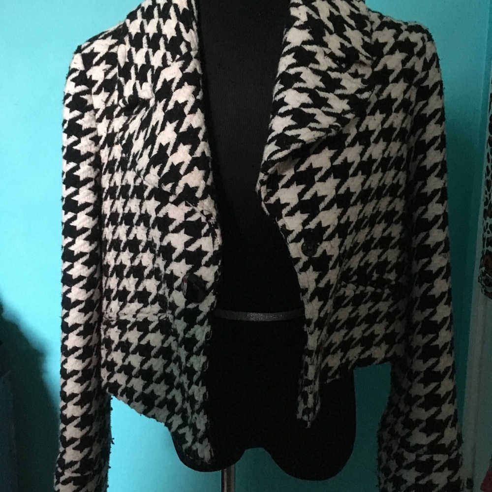100%  Italian wool coat, houndstooth pattern